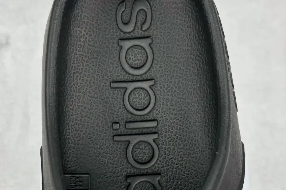 Trendsetting adidas Adilette Clogs Core Black White – 459 