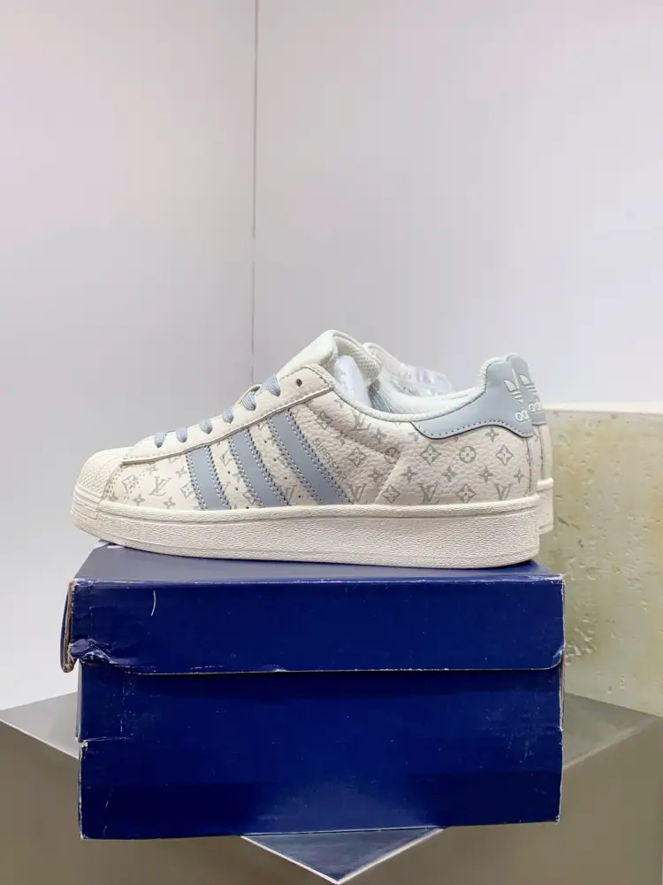 GoAnywhere adidas Gazelle Indoor W Cream Blue Low Top – Adidas 496 